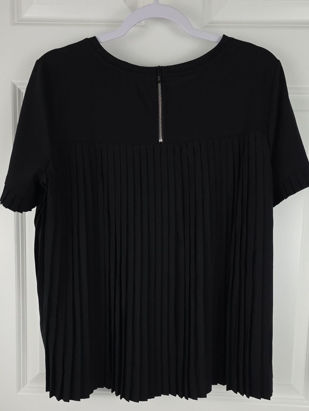 Karl Lagerfeld Black Short Sleeve Top With Pleated Back And Sleeve Trim. Size M